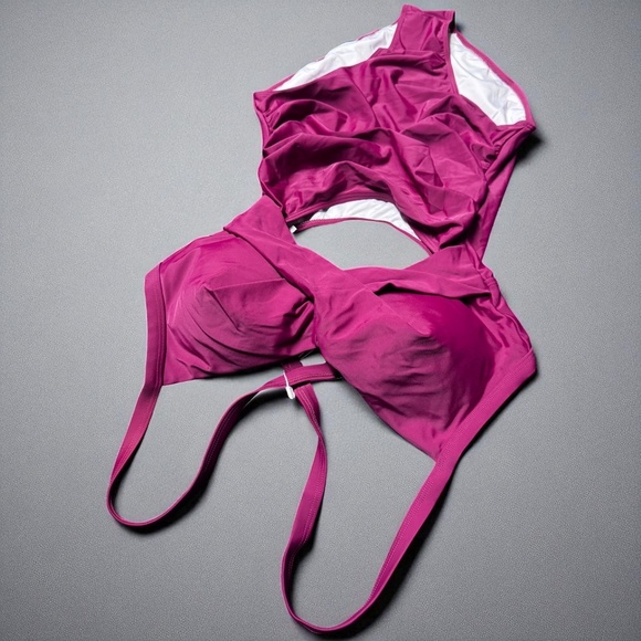 Dive into Glam: Stunning Red Wine One Piece Swimsuit - Size Small 🍷 (NWT) - Picture 5 of 10